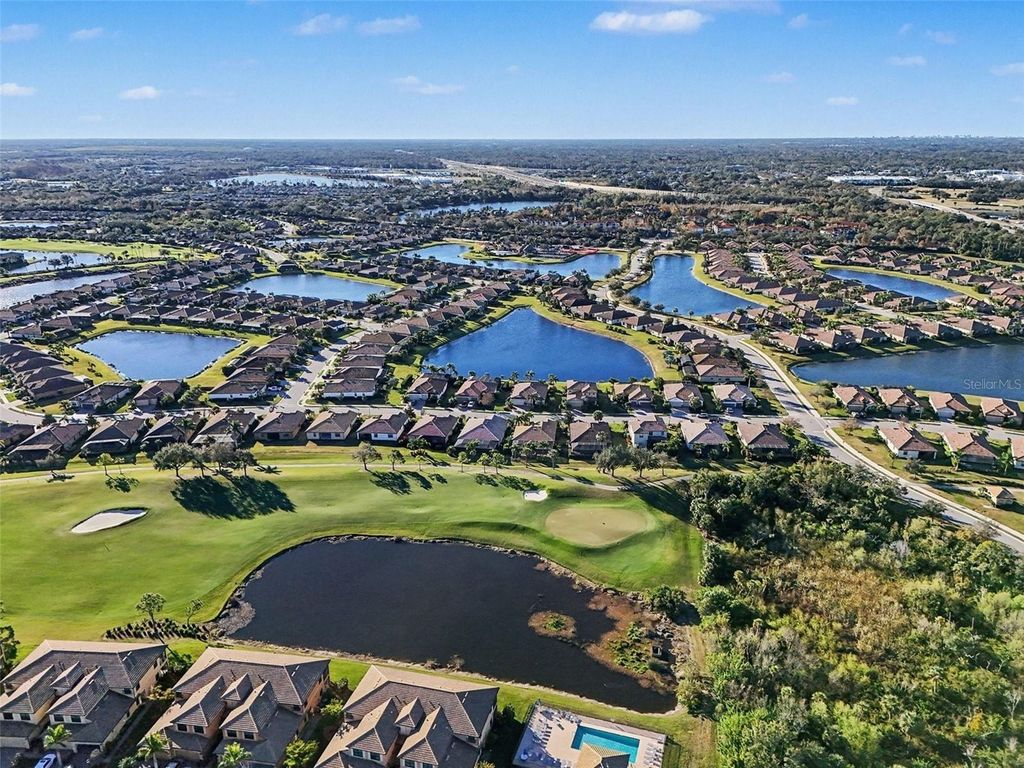 Image 26 of property listing at 6467 WILLOWSHIRE WAY, Bradenton, FL 34212