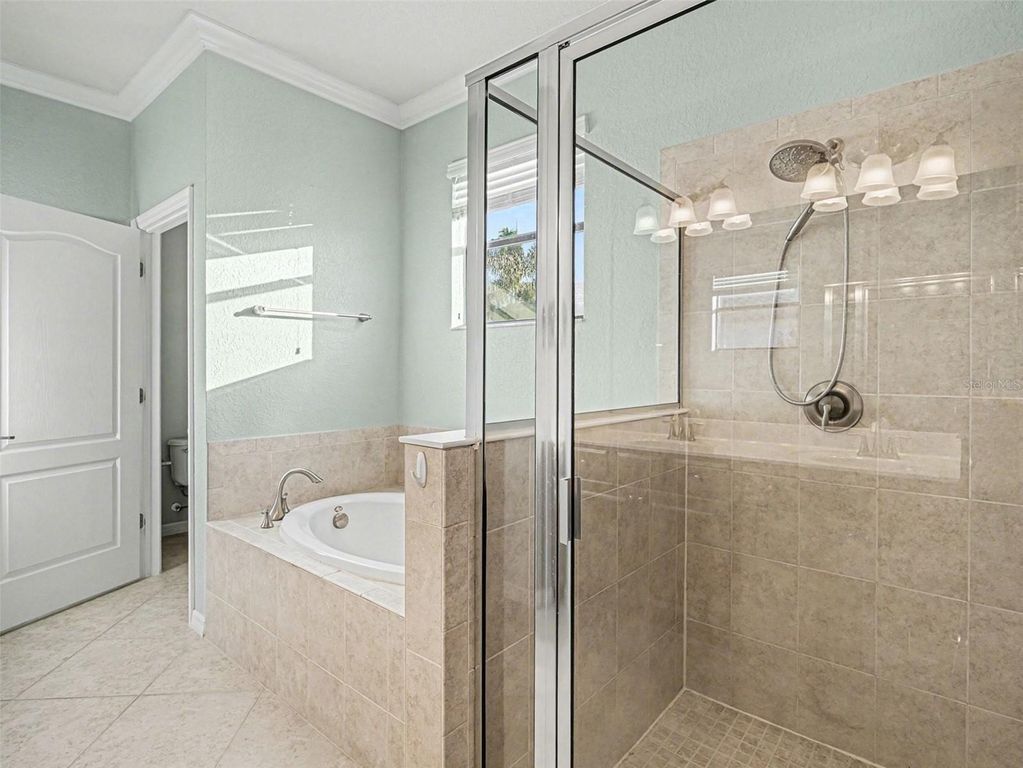 Image 10 of property listing at 6467 WILLOWSHIRE WAY, Bradenton, FL 34212