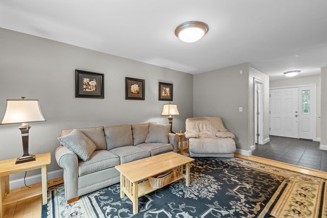 105 Mixter, Holden, MA 01520