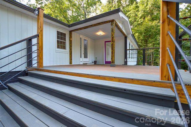 5821 Hornet Drive, Charlotte, NC 28216