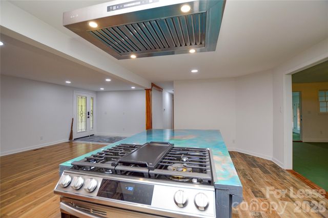 5821 Hornet Drive, Charlotte, NC 28216