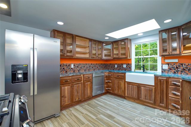 5821 Hornet Drive, Charlotte, NC 28216