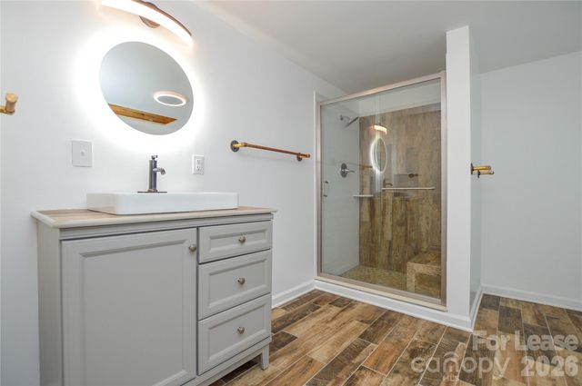 5821 Hornet Drive, Charlotte, NC 28216