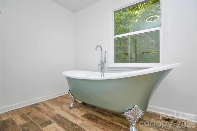 5821 Hornet Drive, Charlotte, NC 28216