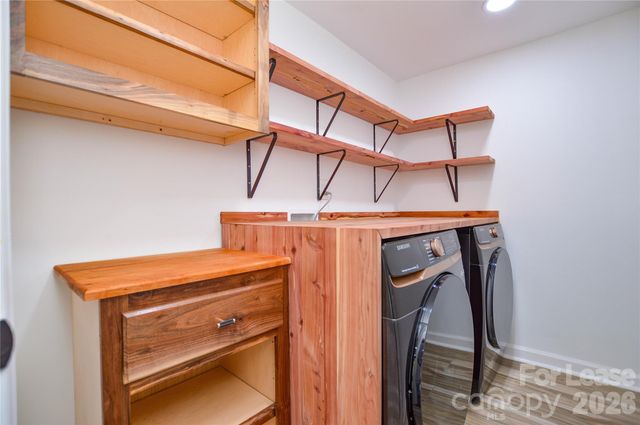 5821 Hornet Drive, Charlotte, NC 28216