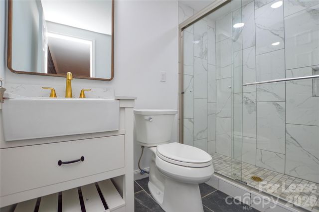 5821 Hornet Drive, Charlotte, NC 28216