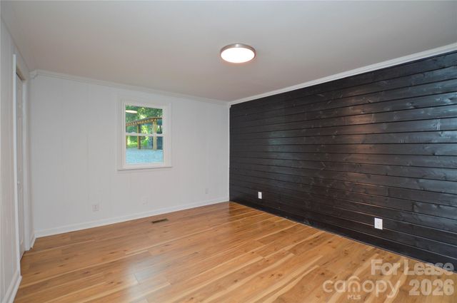 5821 Hornet Drive, Charlotte, NC 28216