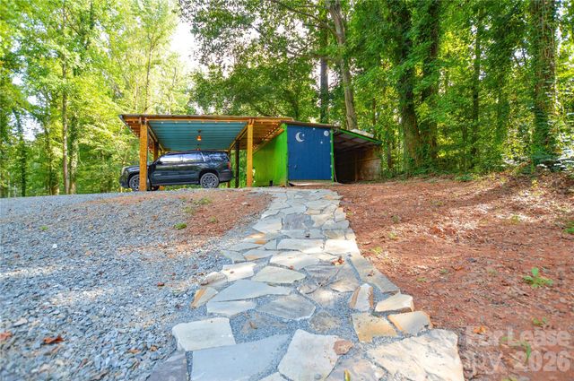 5821 Hornet Drive, Charlotte, NC 28216