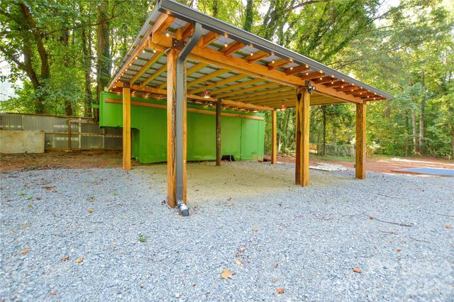 5821 Hornet Drive, Charlotte, NC 28216