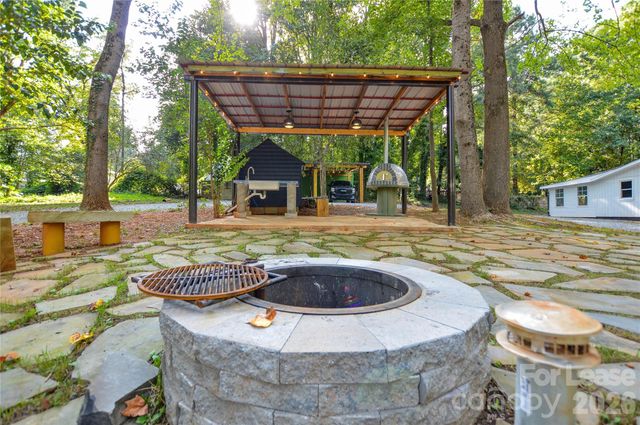 5821 Hornet Drive, Charlotte, NC 28216