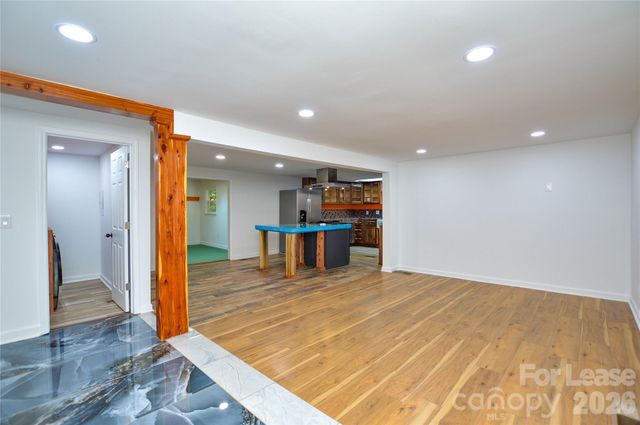 5821 Hornet Drive, Charlotte, NC 28216