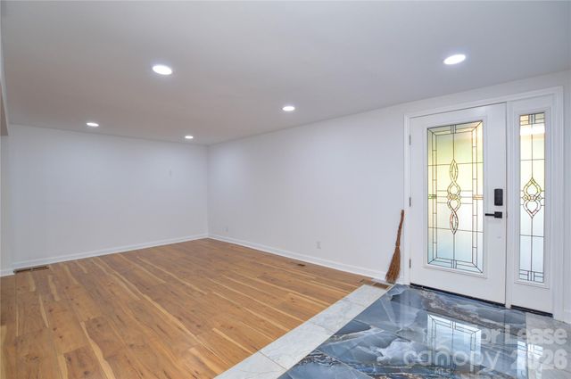 5821 Hornet Drive, Charlotte, NC 28216