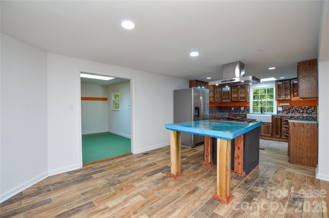 5821 Hornet Drive, Charlotte, NC 28216