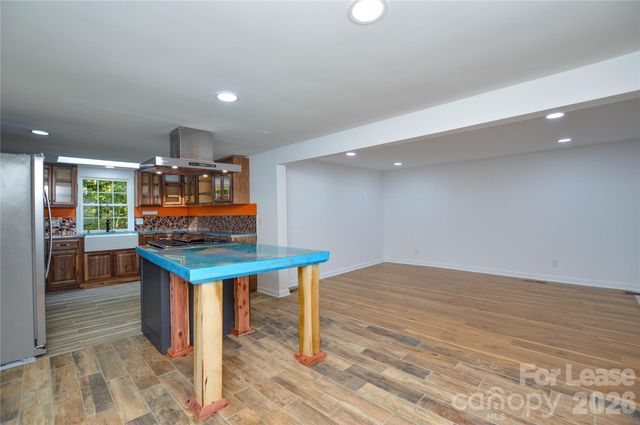 5821 Hornet Drive, Charlotte, NC 28216