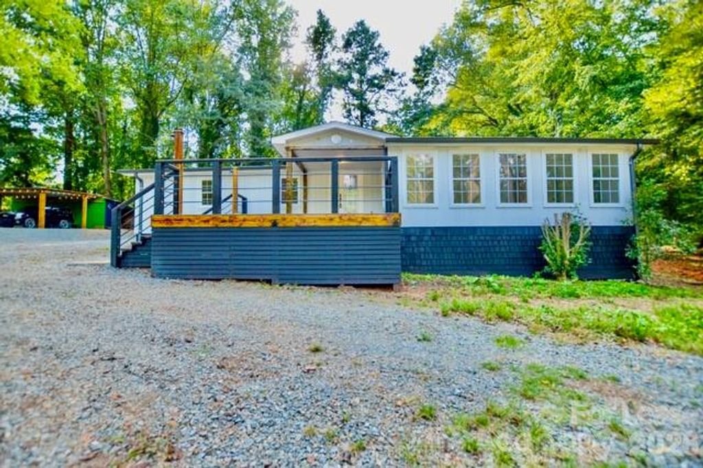 5821 Hornet Drive, Charlotte, NC 28216