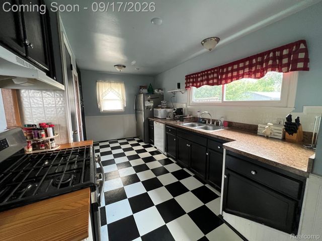 19321 Florida Street, Roseville, MI 48066