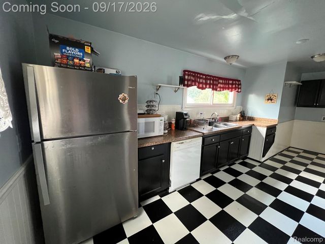 19321 Florida Street, Roseville, MI 48066