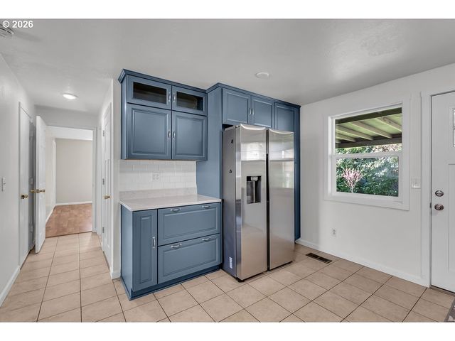 180 WOODCREST Ct, Woodburn, OR 97071