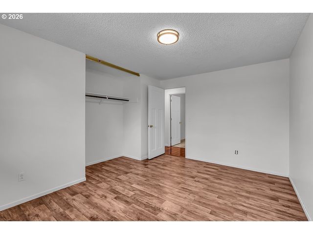 180 WOODCREST Ct, Woodburn, OR 97071