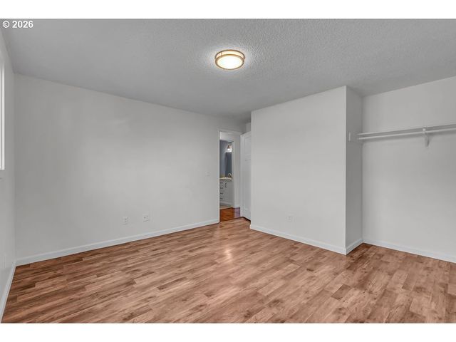 180 WOODCREST Ct, Woodburn, OR 97071