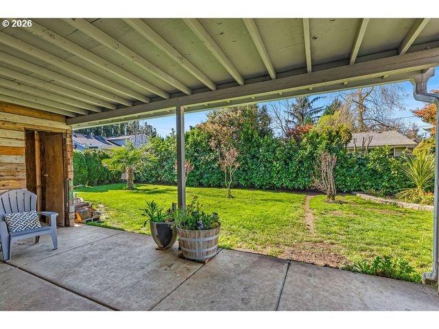 180 WOODCREST Ct, Woodburn, OR 97071