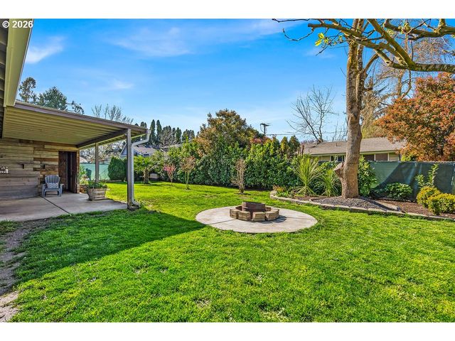 180 WOODCREST Ct, Woodburn, OR 97071