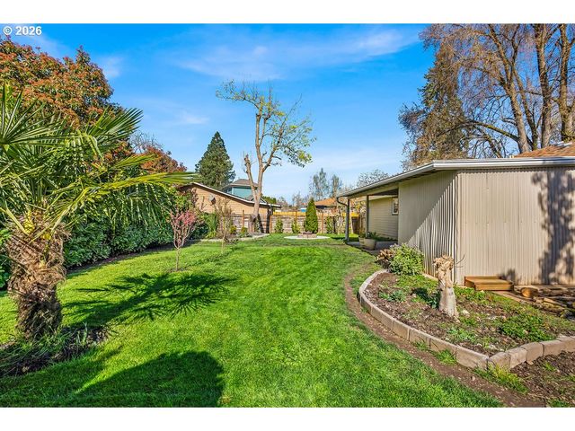 180 WOODCREST Ct, Woodburn, OR 97071