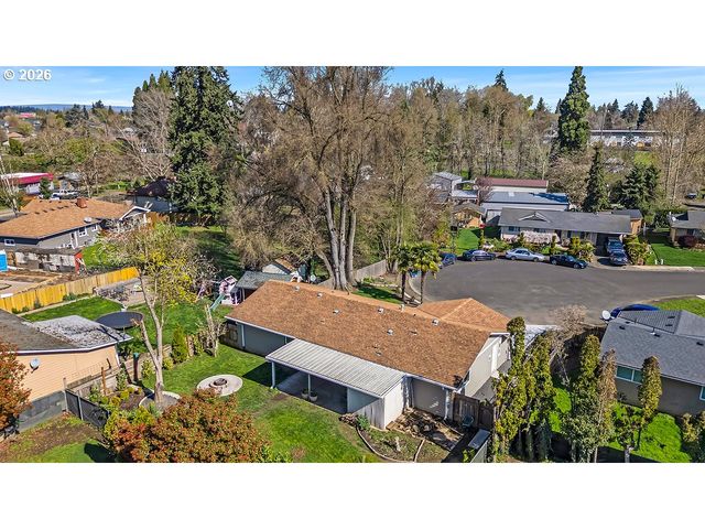 180 WOODCREST Ct, Woodburn, OR 97071