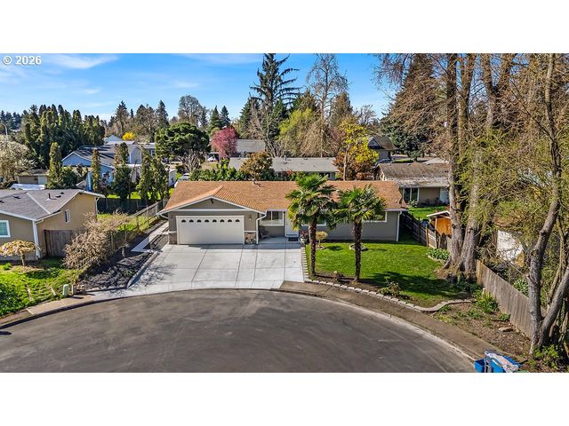 180 WOODCREST Ct, Woodburn, OR 97071