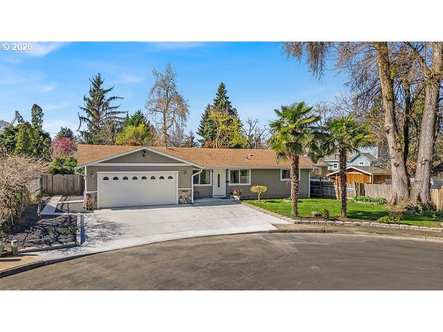 180 WOODCREST Ct, Woodburn, OR 97071