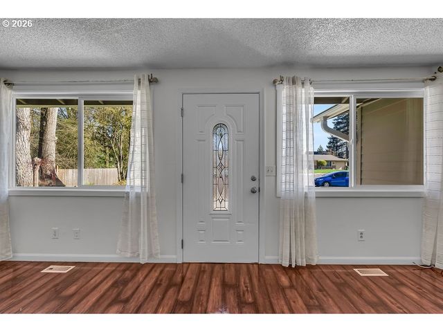 180 WOODCREST Ct, Woodburn, OR 97071