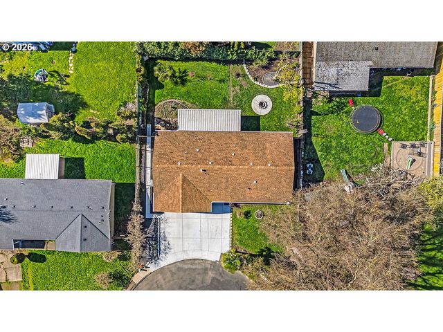 180 WOODCREST Ct, Woodburn, OR 97071