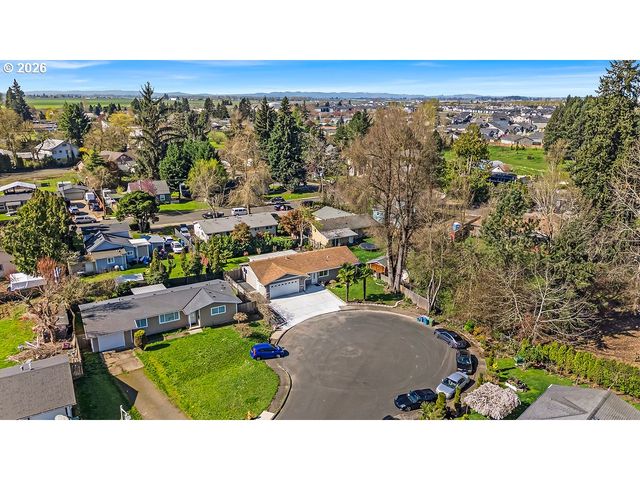 180 WOODCREST Ct, Woodburn, OR 97071