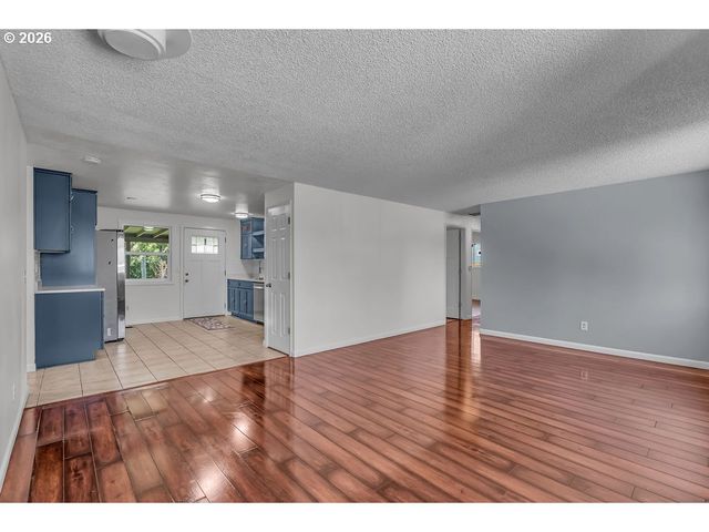 180 WOODCREST Ct, Woodburn, OR 97071