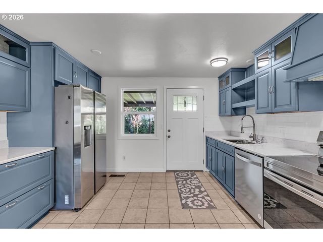 180 WOODCREST Ct, Woodburn, OR 97071