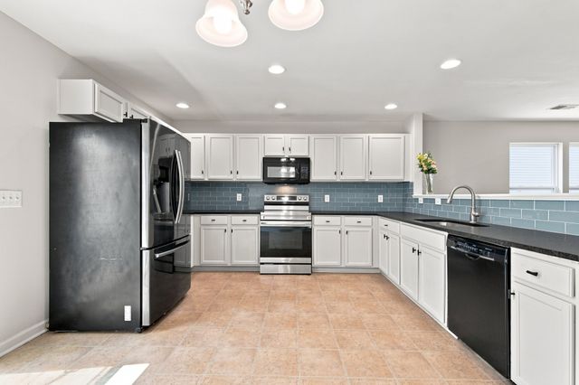3537 Harpeth Springs Dr, Nashville, TN 37221