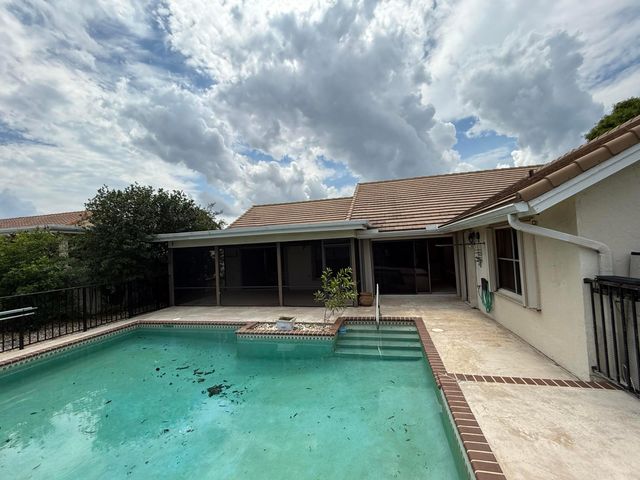 9215 Sun Pointe Drive, Boynton Beach, FL 33437