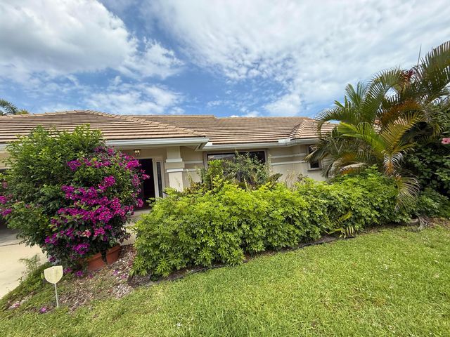 9215 Sun Pointe Drive, Boynton Beach, FL 33437