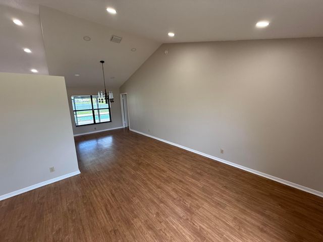 9215 Sun Pointe Drive, Boynton Beach, FL 33437