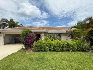 9215 Sun Pointe Drive, Boynton Beach, FL 33437