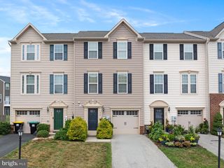 418 CHARLES AVE, Hanover, PA 17331
