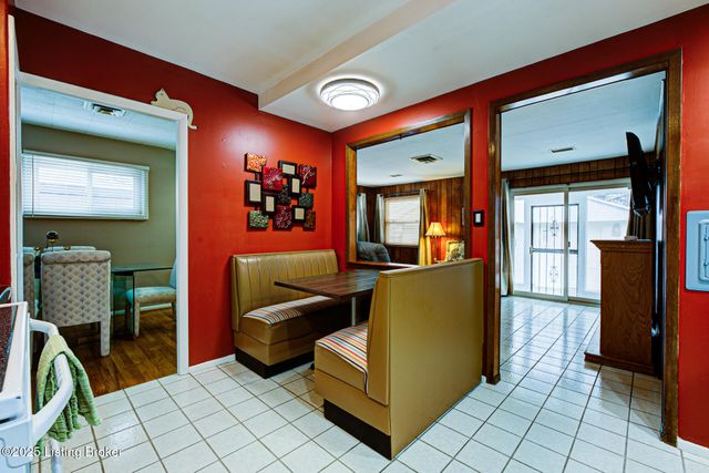 4820 Redstart Rd, Louisville, KY 40213