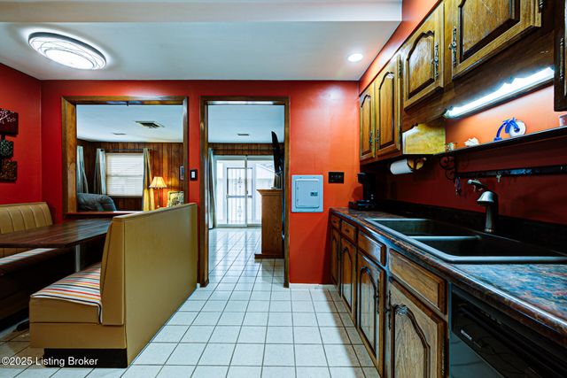 4820 Redstart Rd, Louisville, KY 40213