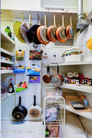 4820 Redstart Rd, Louisville, KY 40213