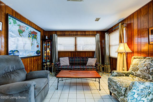 4820 Redstart Rd, Louisville, KY 40213