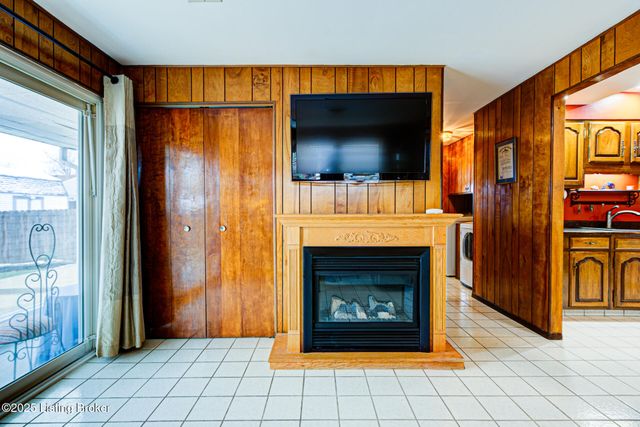 4820 Redstart Rd, Louisville, KY 40213