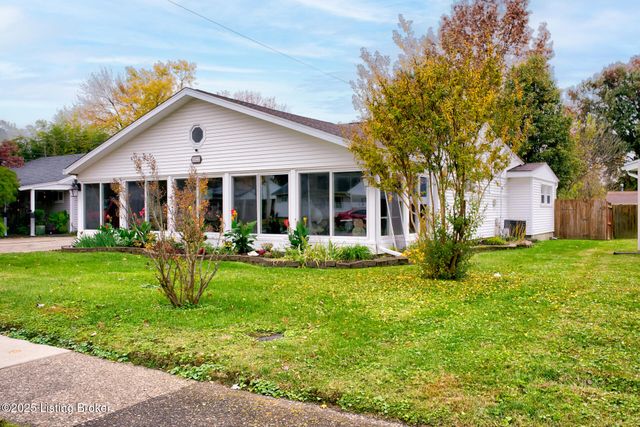 4820 Redstart Rd, Louisville, KY 40213