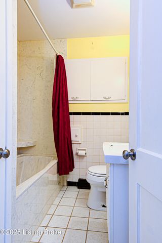 4820 Redstart Rd, Louisville, KY 40213