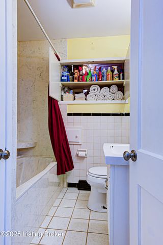 4820 Redstart Rd, Louisville, KY 40213