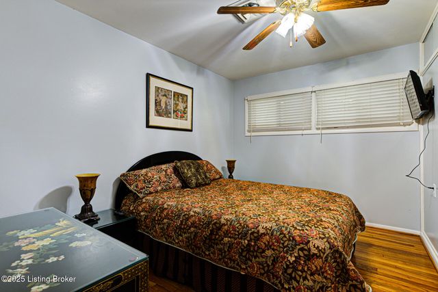 4820 Redstart Rd, Louisville, KY 40213